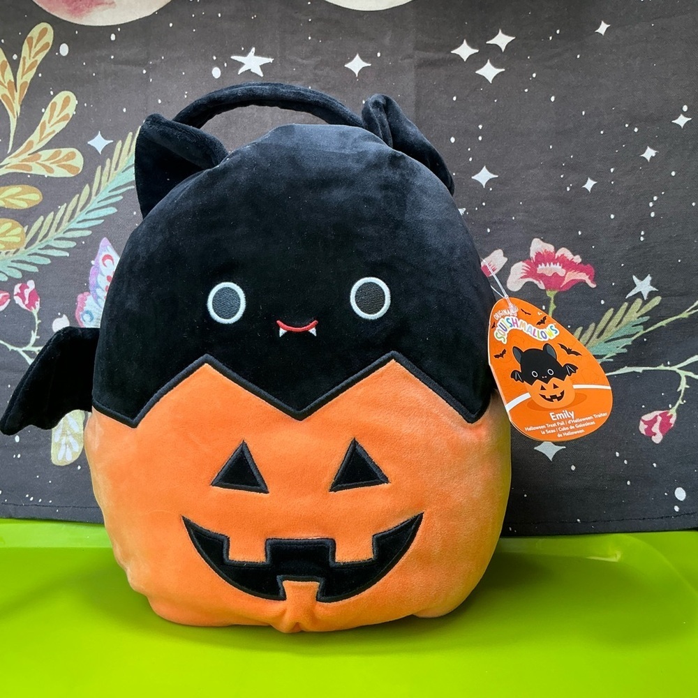 Squishmallows Halloween Plush Tote Emily the bat in a jack-o’-lantern NWT